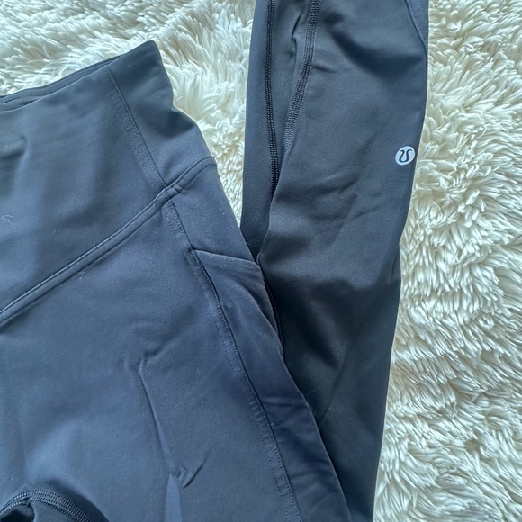 EUC Base Pace Lululemon black leggings size medium 6 - Picture 3 of 3